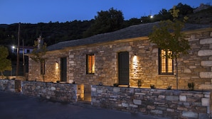 A stone building with a flat roof, multiple windows, and a door. - Pelion Goddess Villas (Volos)