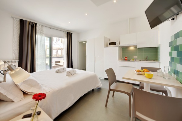 Double Room | Down comforters, minibar, in-room safe, desk