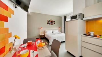Tripla Classic | Copriletto in piuma, minibar, una cassaforte in camera, una scrivania