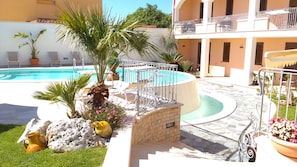 Outdoor pool, pool loungers