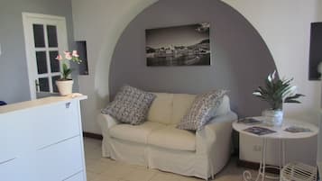 Check-in/check-out kiosk