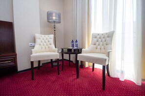 Premium bedding, in-room safe, desk, blackout drapes - Marionn Hotel (Tbilisi)