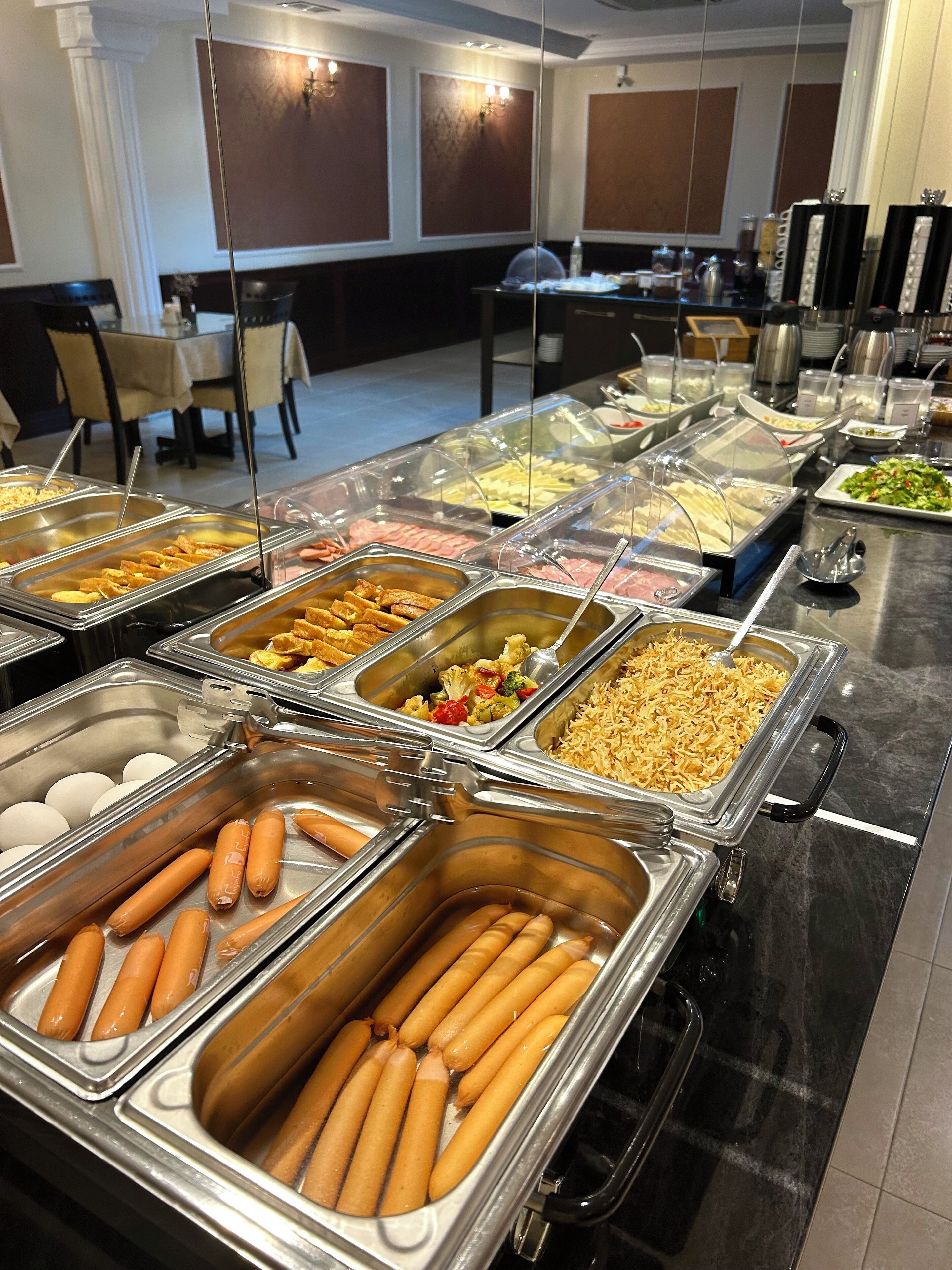 Free daily buffet breakfast 