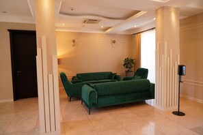 Lobby sitting area - Marionn Hotel (Tbilisi)