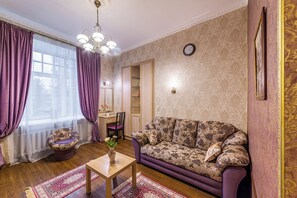 Suite, 1 habitación | Decoración personalizada, muebles diferentes y escritorio 