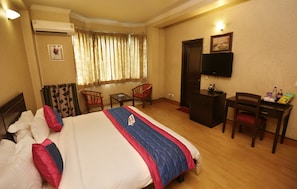 Premium bedding, in-room safe, desk, iron/ironing board