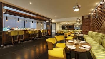 Cocktail bar, al fresco dining, open daily