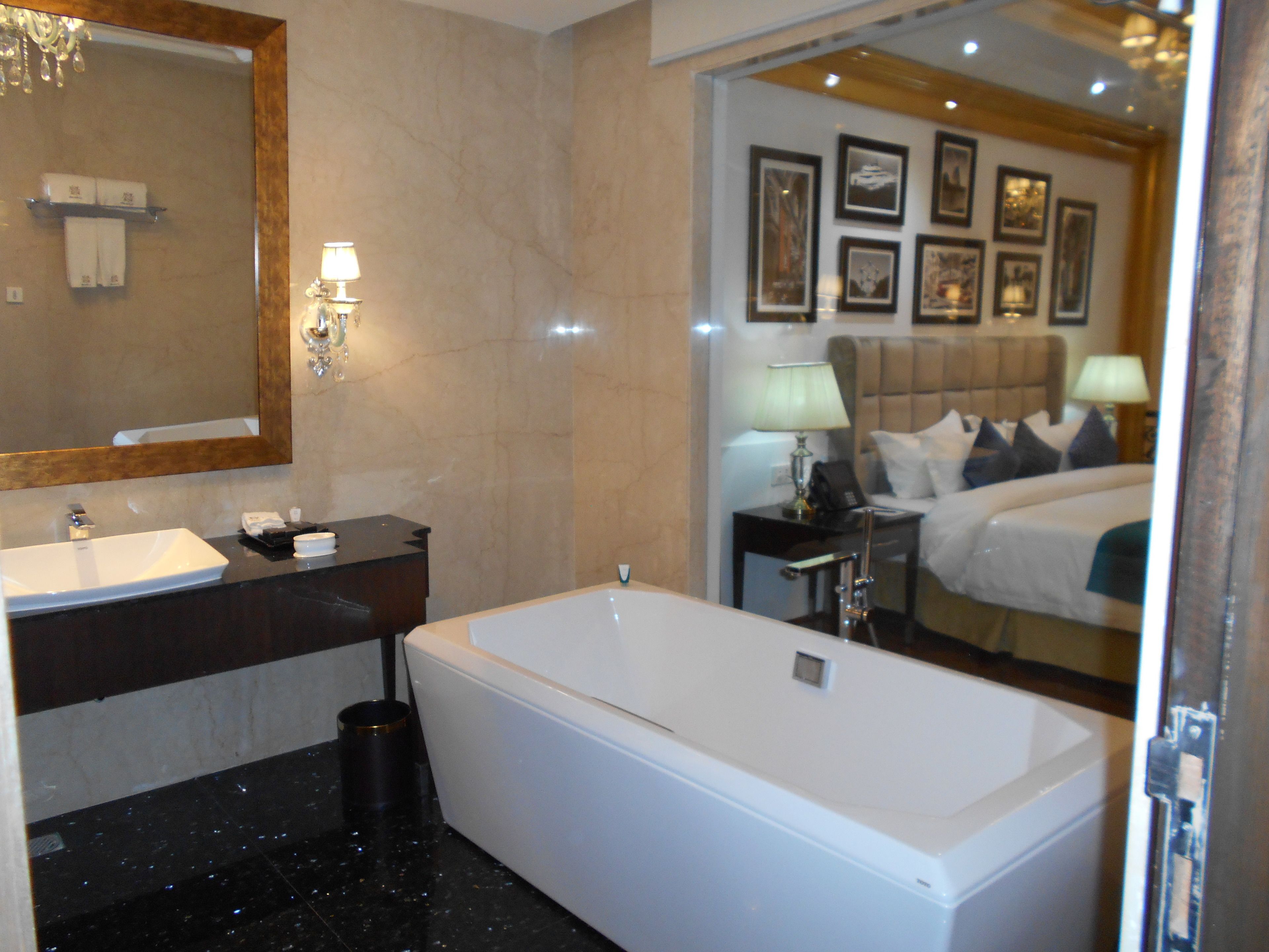 executive suite, 1 double bed with sofa bed, private bathroom, city view | bathroom | separate bathtub and shower, deep-soaking bathtub, rainfall showerhead