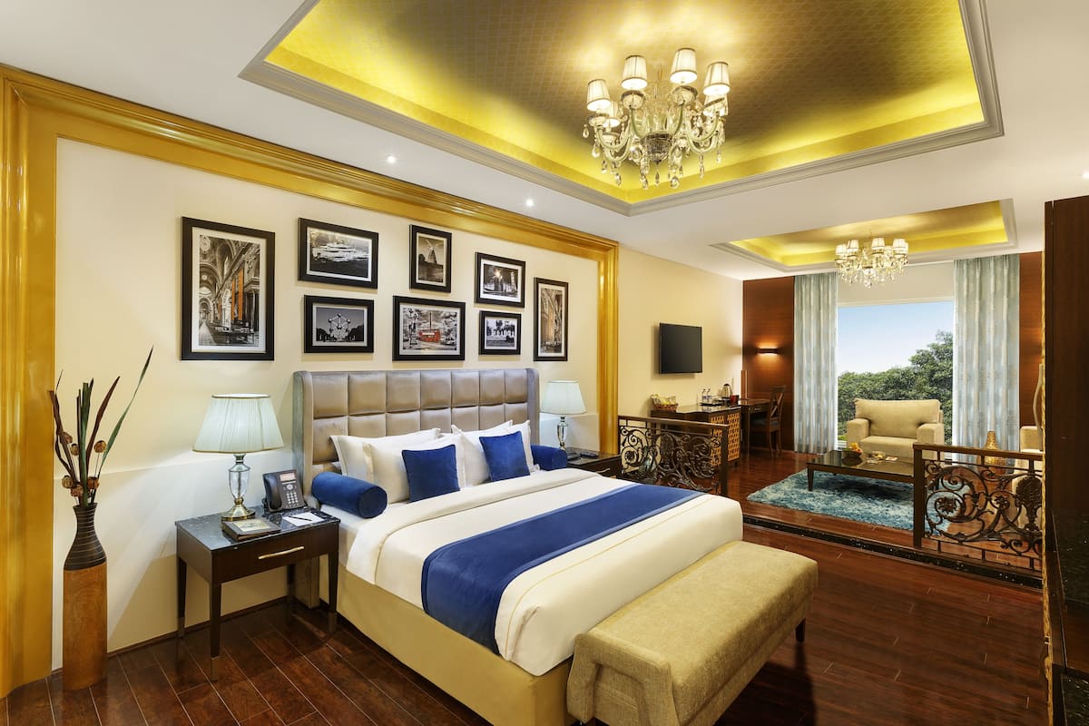 Executive Suite, 1 Double Bed with Sofa bed, Private Bathroom, City View | Egyptian cotton sheets, premium bedding, down duvets, memory-foam beds