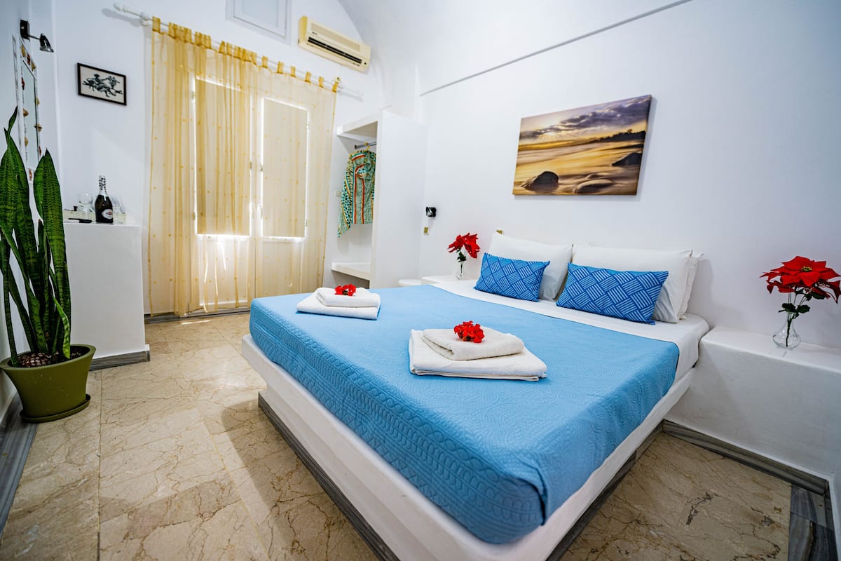 Standard Double Room | Individually furnished, desk, soundproofing, iron/ironing board