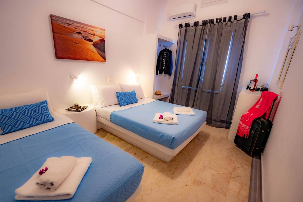 Ropa de cama hipoalergénica, muebles diferentes y escritorio