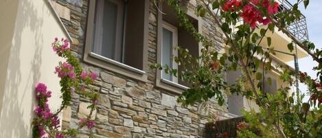 Façana frontal de l'allotjament