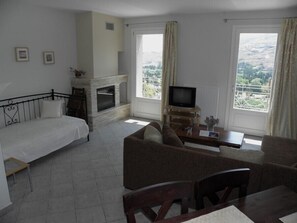 Leilighet – standard | Oppholdsområde | TV