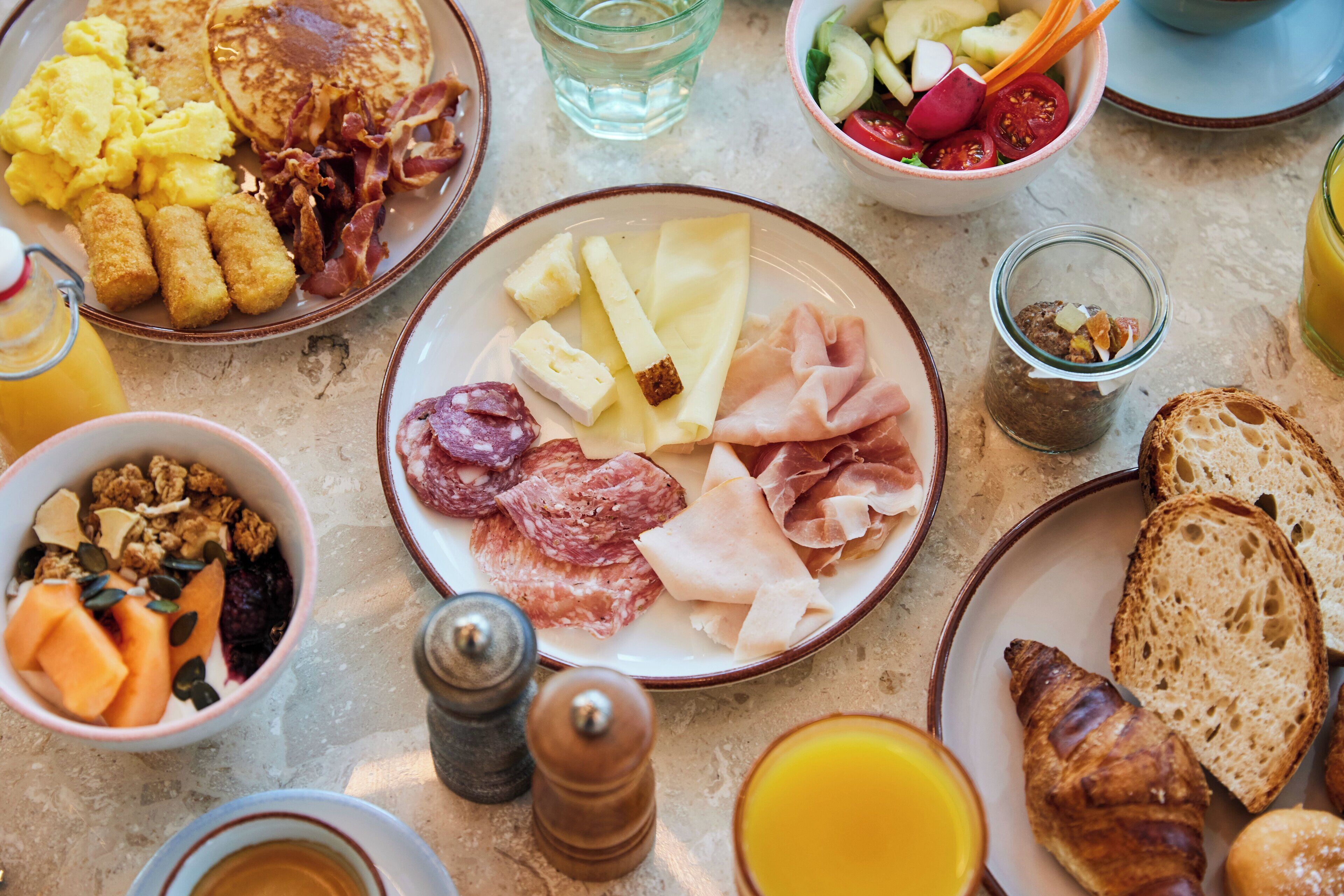 Daily buffet breakfast (EUR 19.5 per person)