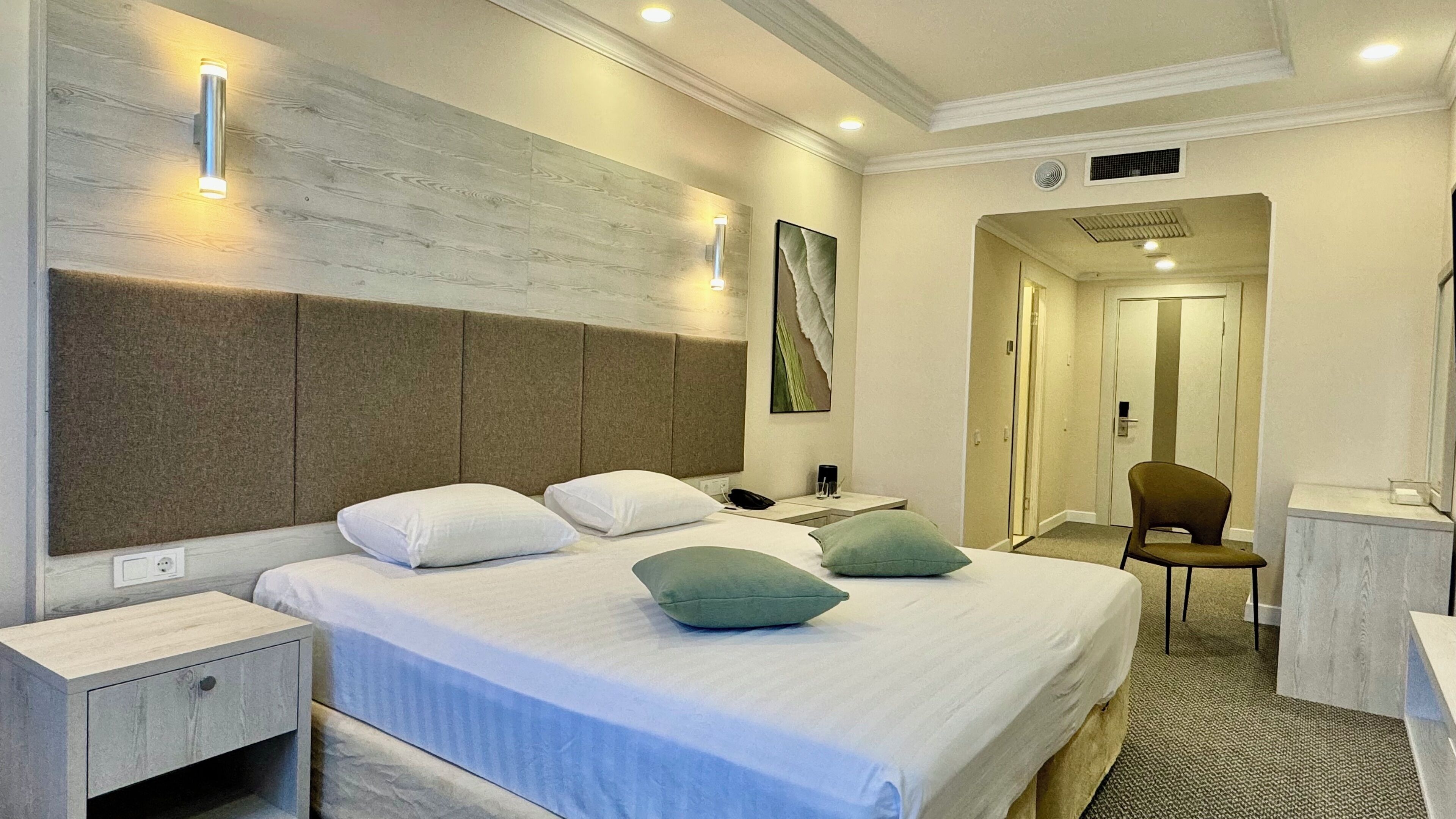 Kamar Double atau Twin Premium, 1 kamar tidur | Minibar, brankas, meja kerja, dan tirai kedap cahaya