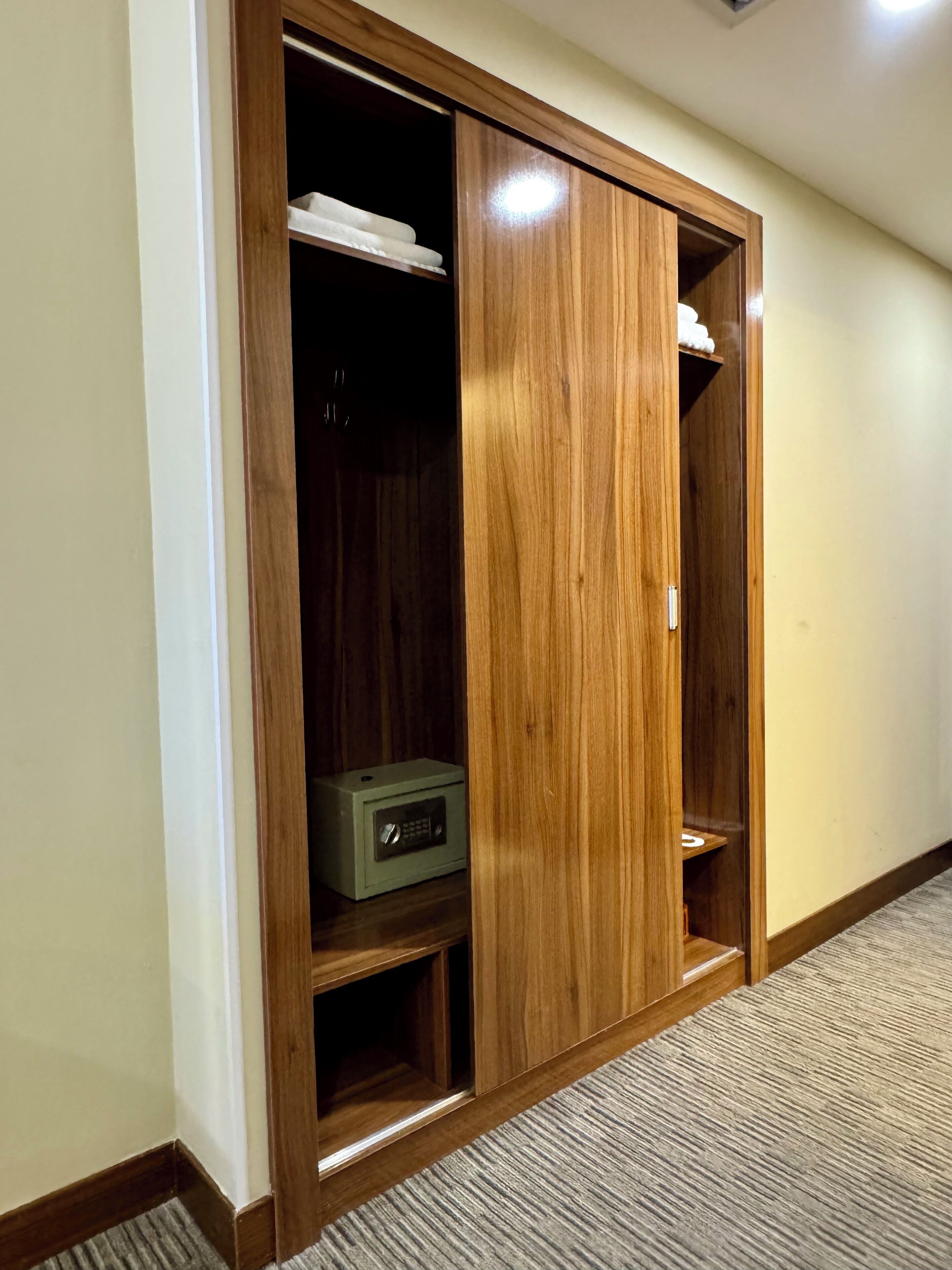 Kamar Double atau Twin Superior, 1 kamar tidur | Minibar, brankas, meja kerja, dan tirai kedap cahaya