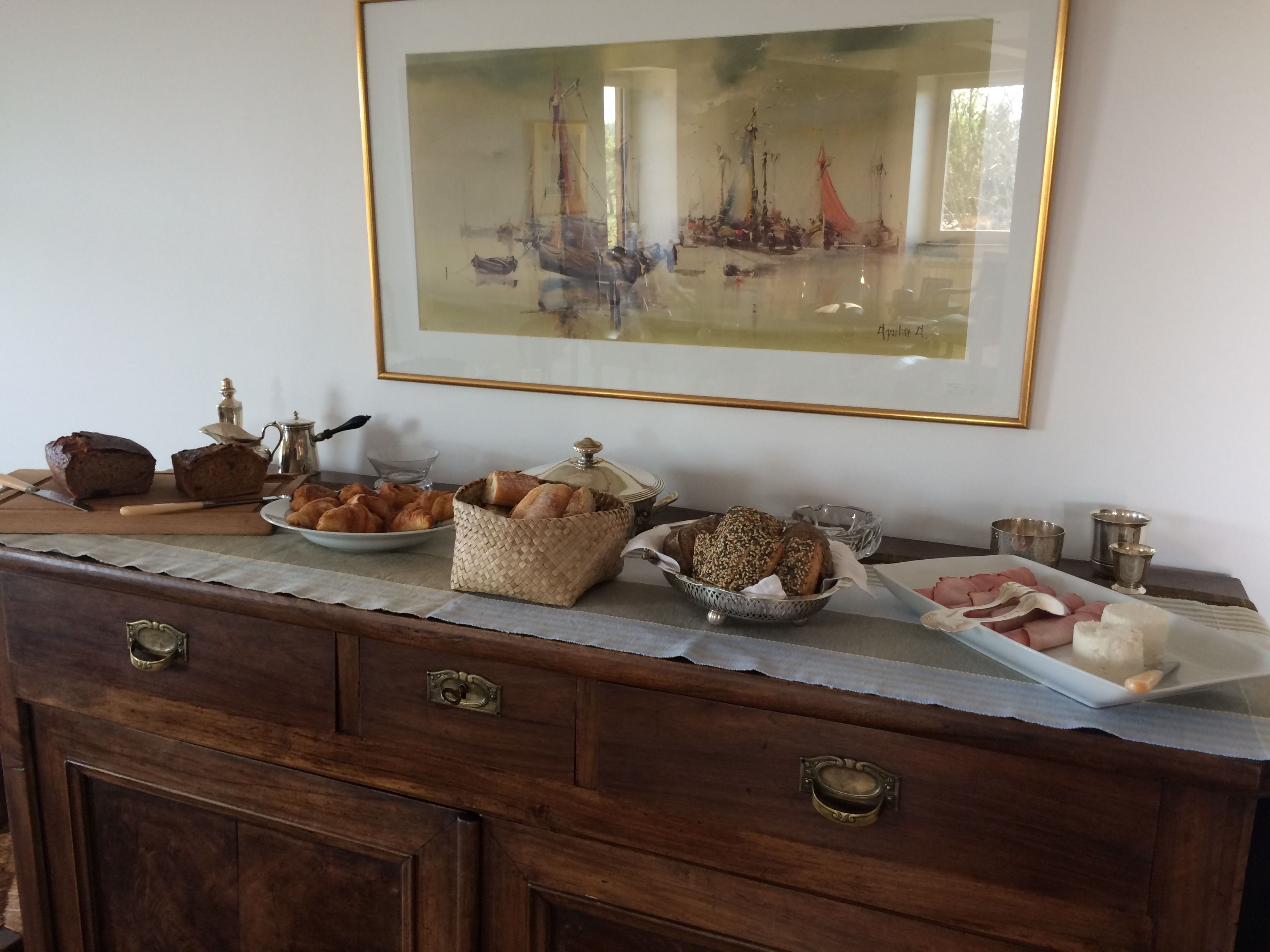 Desayuno continental gratuito y diario