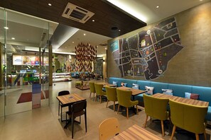 Restaurant - POP! Hotel Pasar Baru Jakarta (Jakarta)