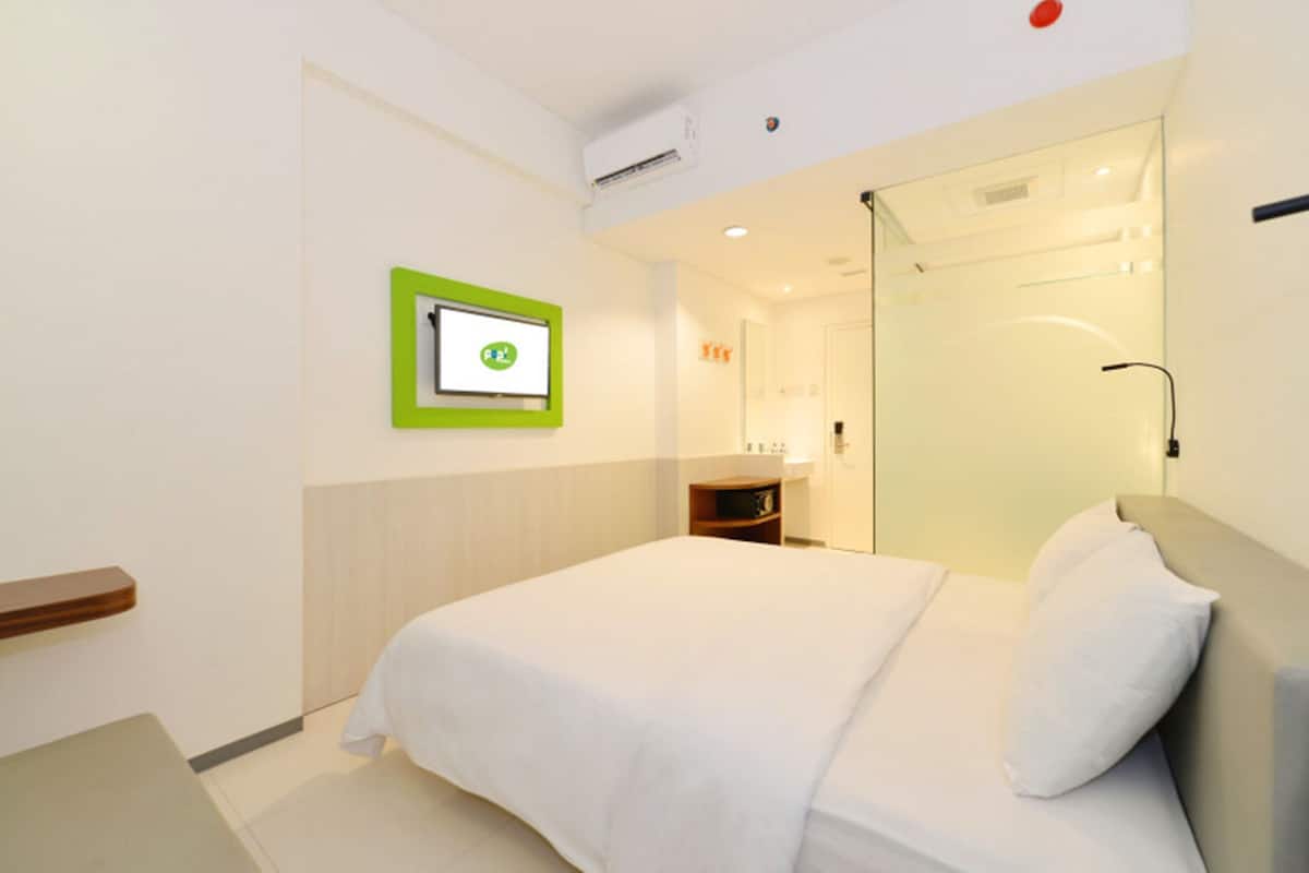 In-room safe, desk, free WiFi, bed sheets