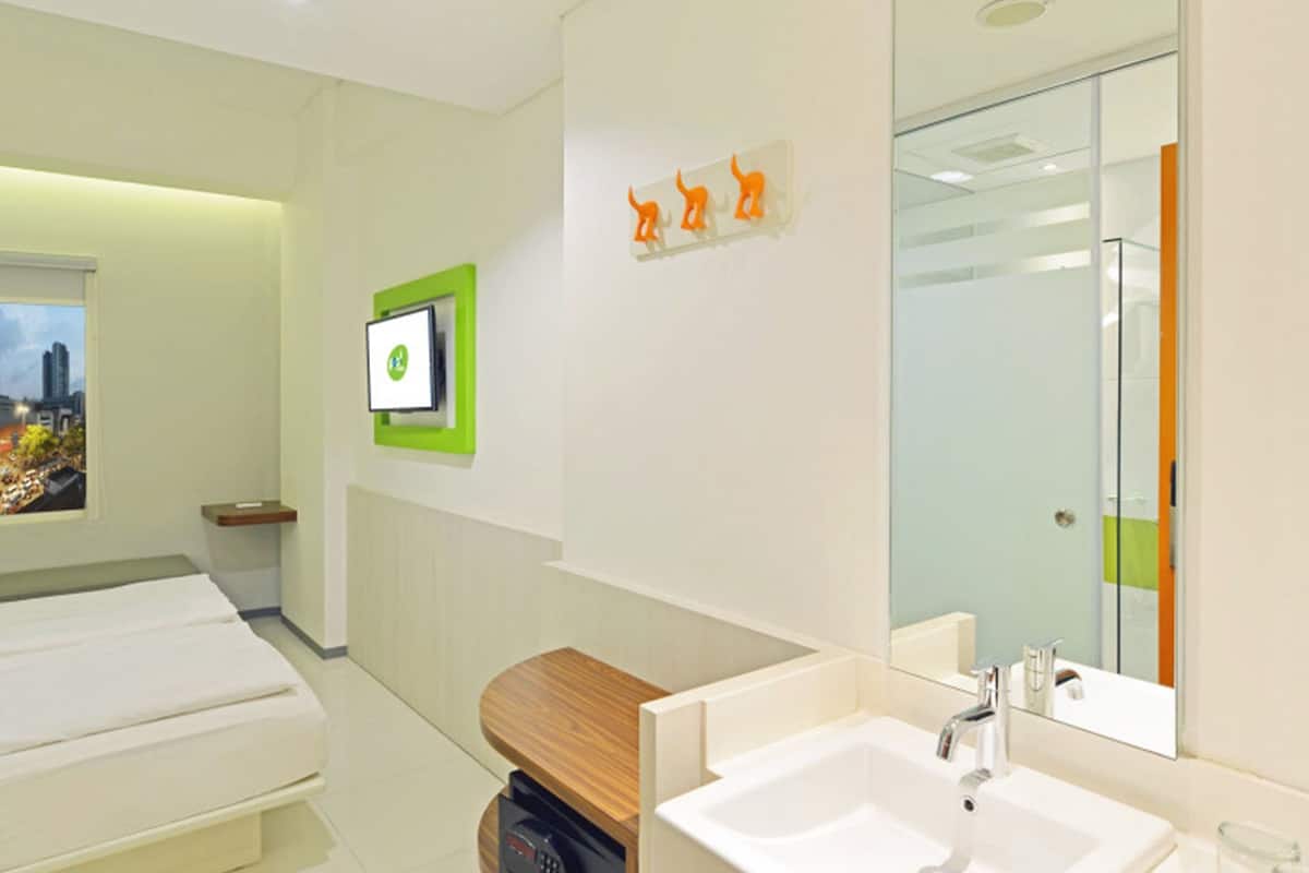 shower, towels, soap, shampoo