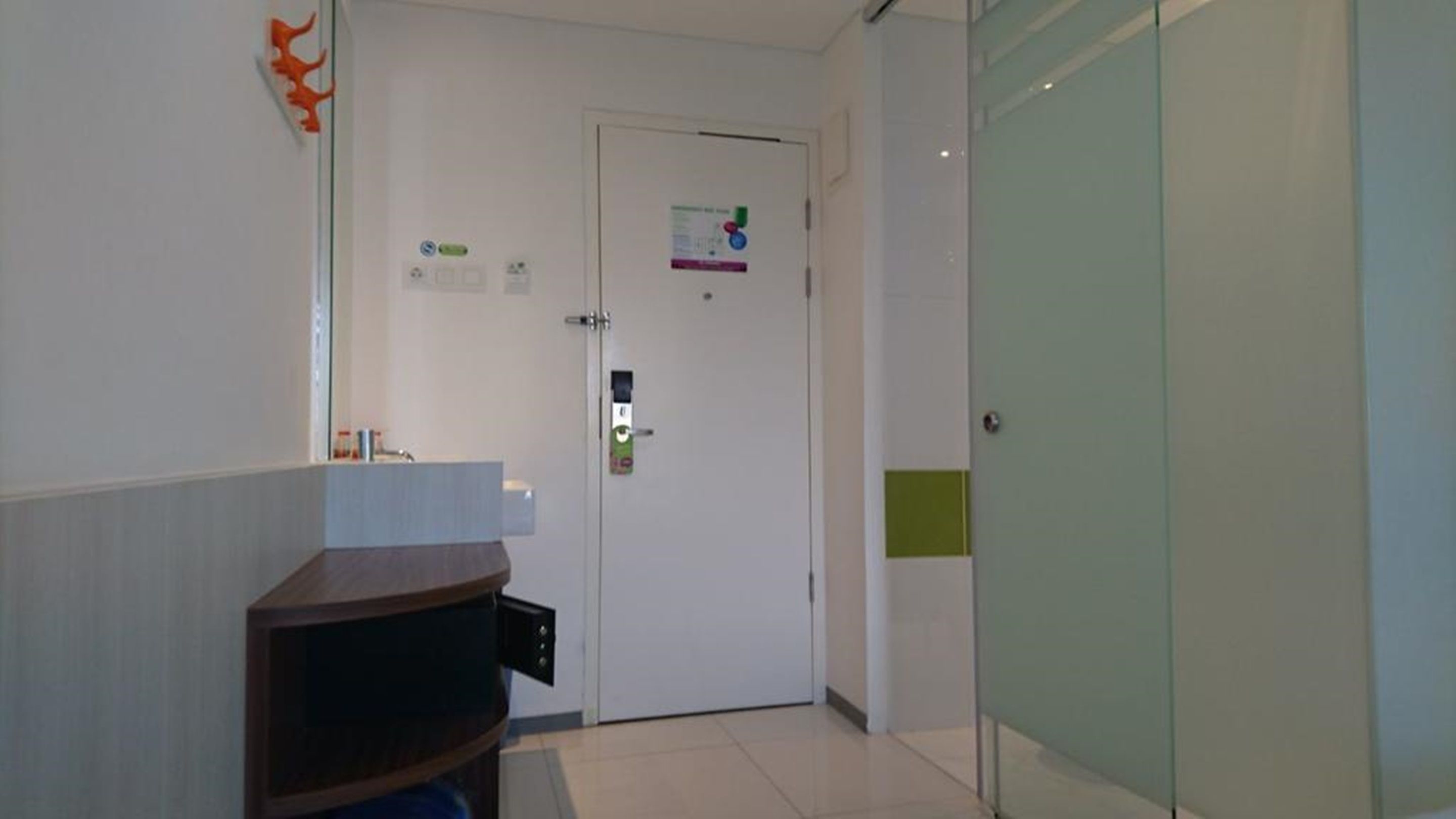 in-room safe, desk, free wifi, bed sheets