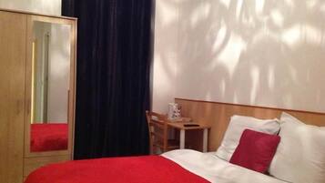 ห้องดับเบิล | โต๊ะทำงาน, ผ้าม่านกันแสง, เปล/เตียงเด็กอ่อน (ฟรี), Wi-Fi ฟรี