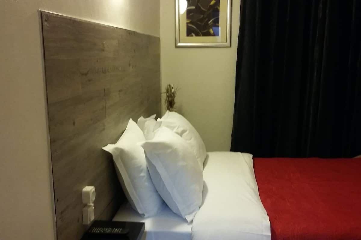 double room | desk, blackout curtains, free cots/infant beds, free wifi