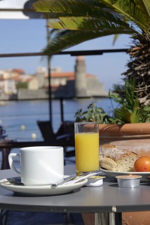 Breakfast buffet - Hôtel Triton (Collioure)