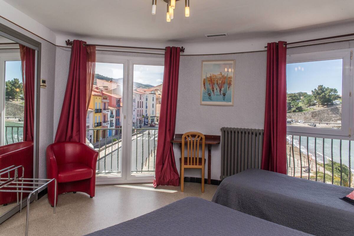 Chambre Triple, vue mer | Coffres-forts dans les chambres, bureau, Wi-Fi gratuit