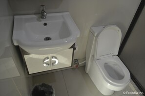 샤워 시설, 무료 세면용품, 헤어드라이어, 슬리퍼