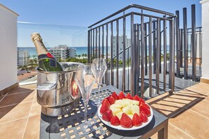 Habitació doble superior, banyera d'hidromassatge, vistes al mar | Terrassa o pati