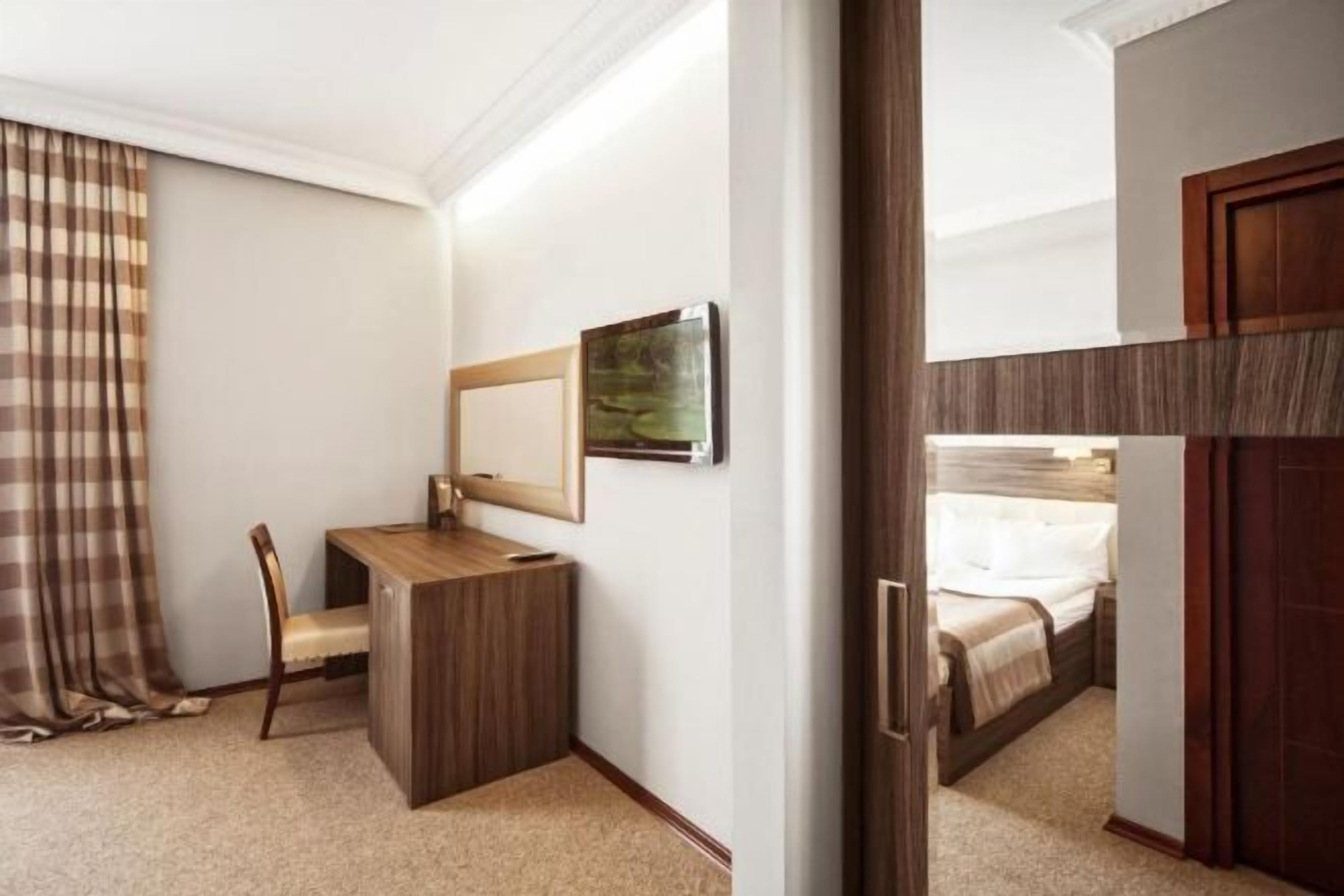 Minibar, in-room safe, desk, soundproofing