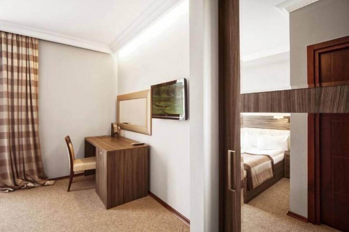 Minibar, in-room safe, desk, soundproofing