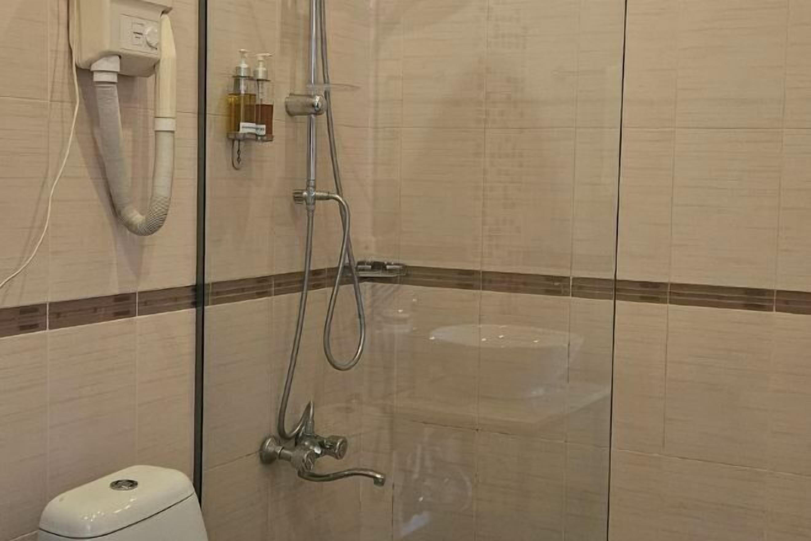 Kylpyhuone | Ilmaiset hygieniatuotteet, hiustenkuivaaja