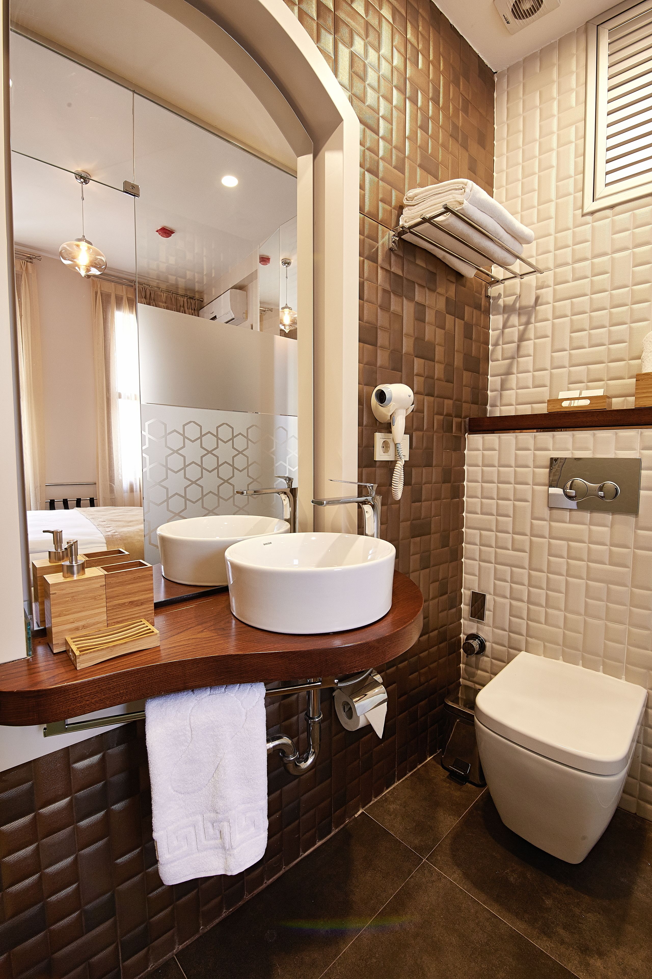 deluxe room | bathroom | shower, free toiletries, hair dryer, slippers