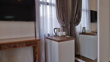 Habitación superior, balcón | Servicio de la habitación
