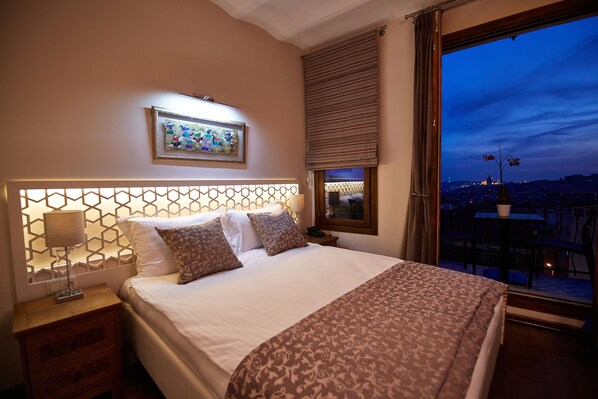 In-room safe, desk, iron/ironing board, free WiFi - Arart Hotel (Istanbul)