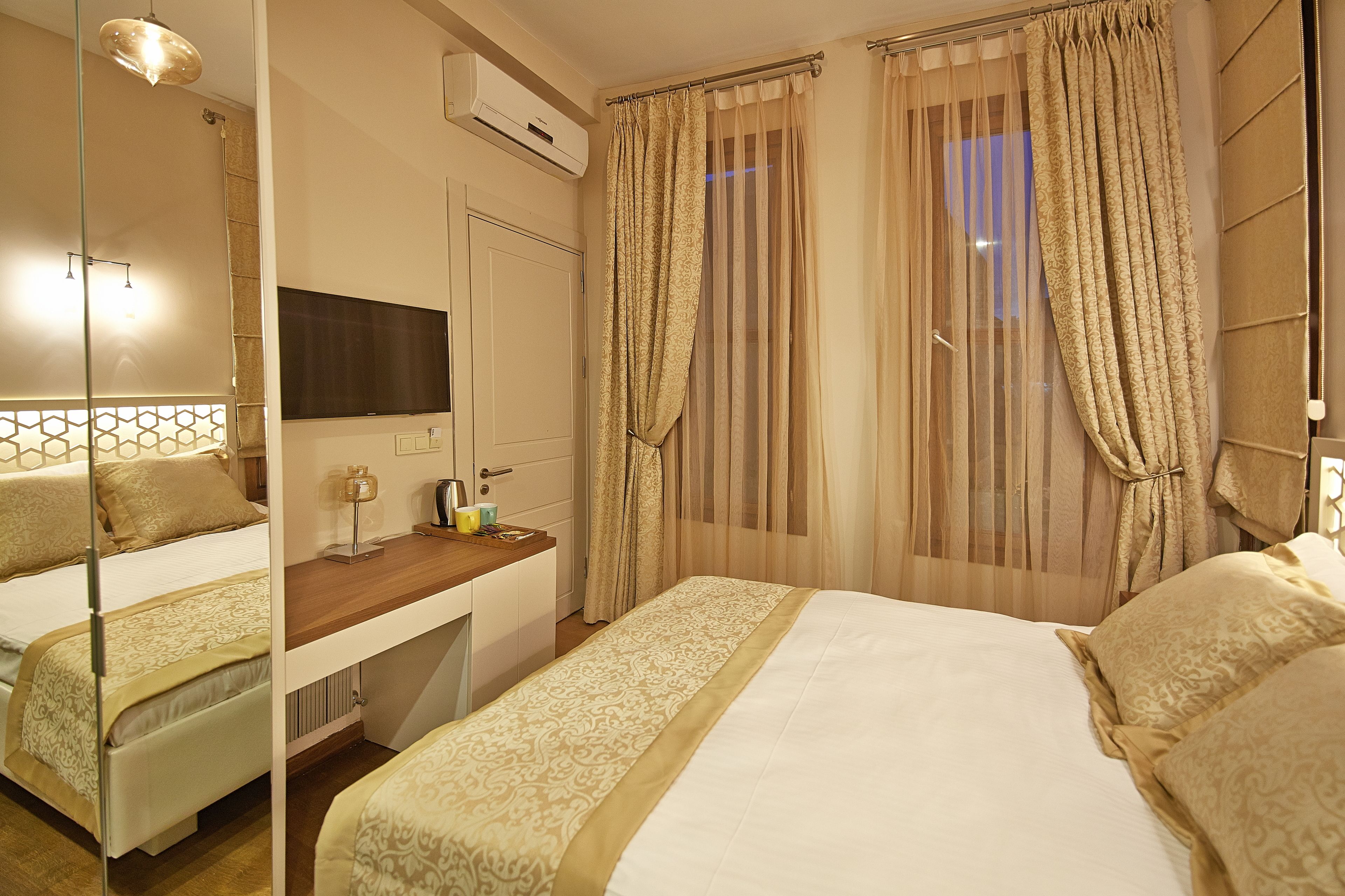 comfort room | in-room safe, desk, iron/ironing board, free wifi