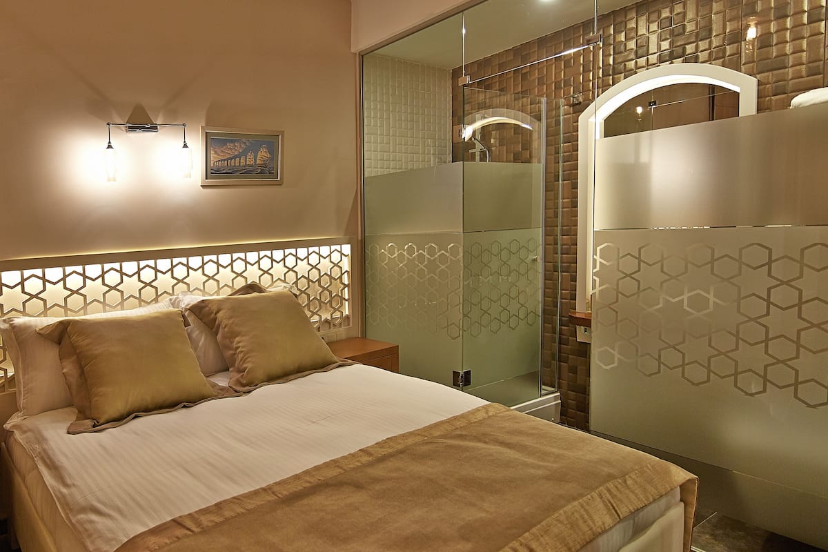 In-room safe, desk, iron/ironing board, free WiFi