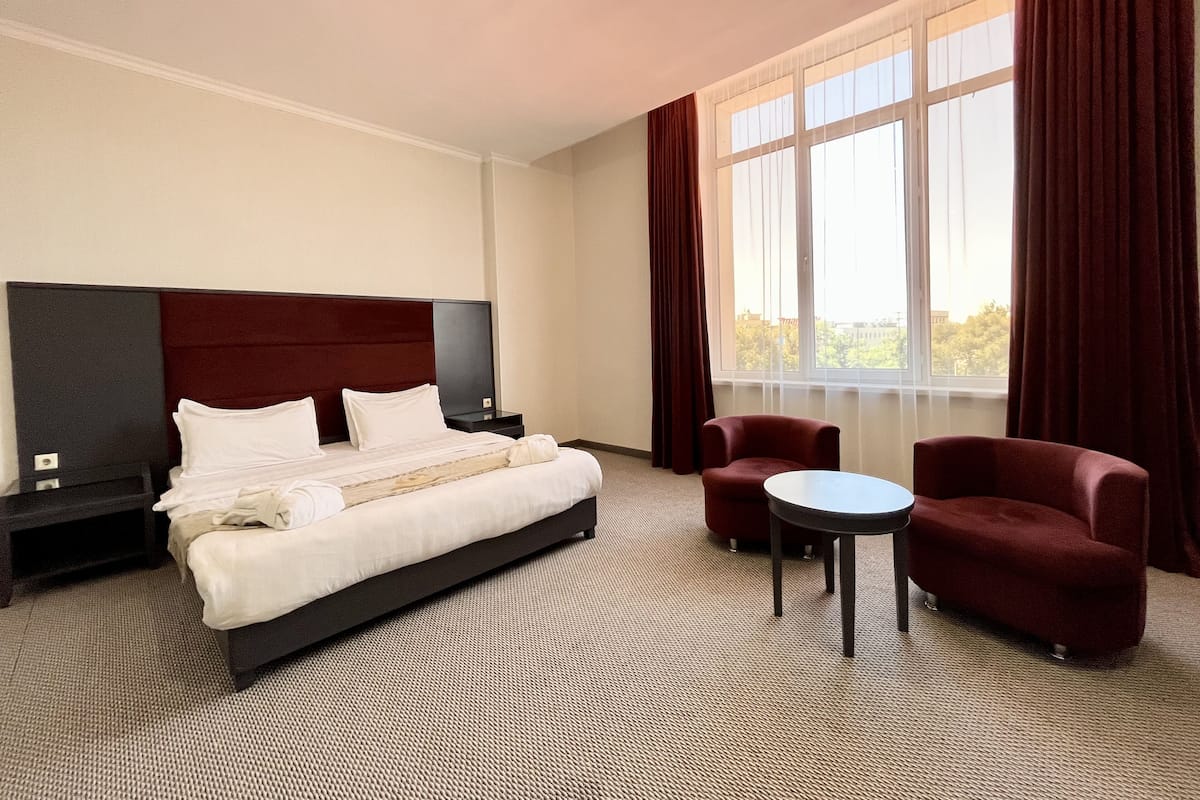 Superior Double Room | In-room safe, desk, iron/ironing board, free WiFi