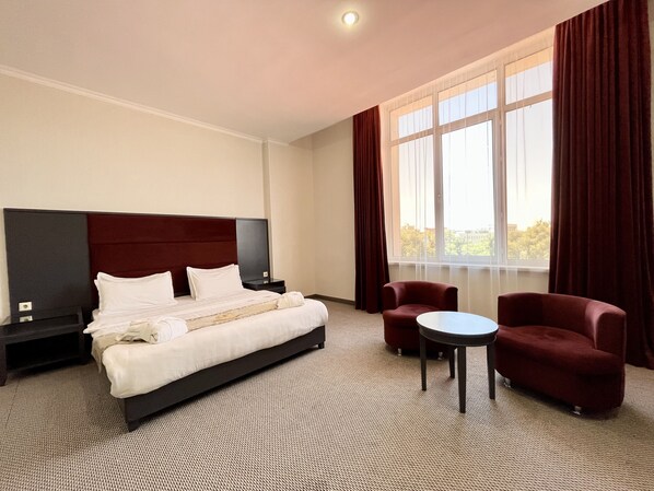 Superior Double Room | In-room safe, desk, iron/ironing board, free WiFi