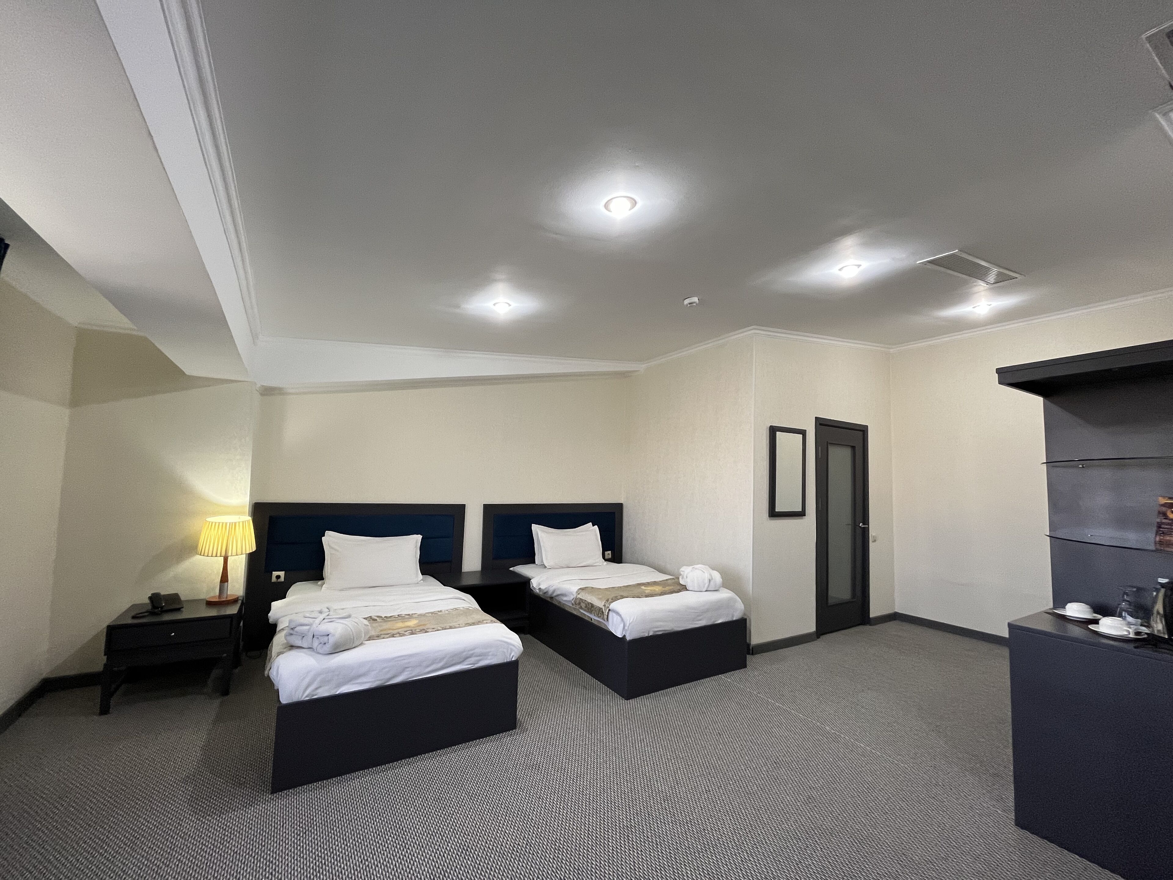 standard twin room | 1 bedroom, in-room safe, desk, iron/ironing board