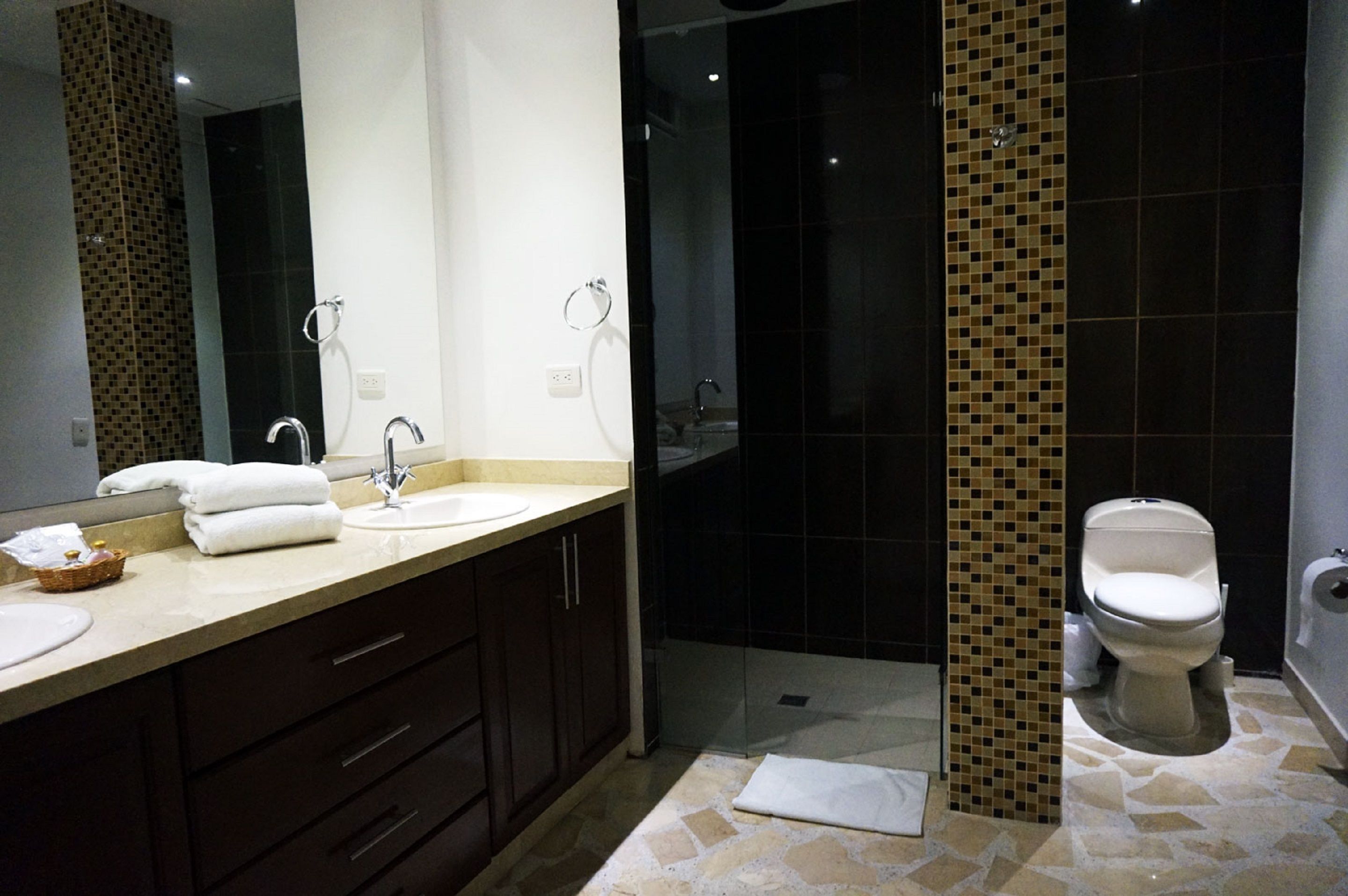 deluxe suite, 1 king bed, terrace, poolside | premium bedding, minibar, in-room safe, desk