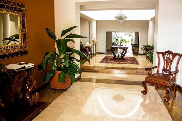 Reception - Hotel Boutique Villa Casuarinas (Cali)