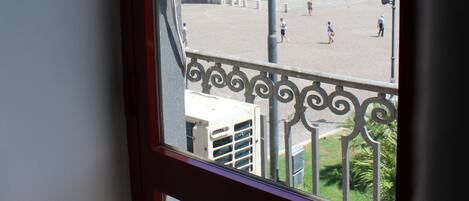 Quarto superior, 1 cama de casal, para não fumantes, vista para a cidade | Vista do quarto