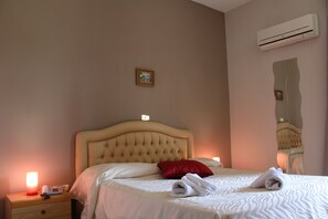 Camera Superior, 1 letto matrimoniale, non fumatori, vista città | Una scrivania, tende oscuranti, lenzuola