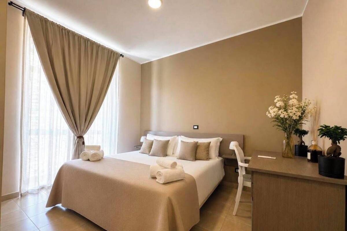 Deluxe Room | Desk, blackout curtains, bed sheets