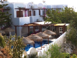 Daily buffet breakfast for a fee - Black Sand Apartments (Santorini)
