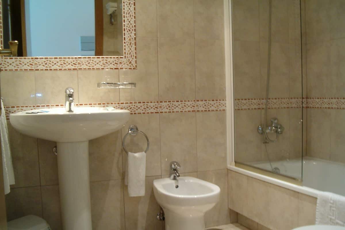 double or twin room | bathroom | free toiletries, hair dryer, bidet