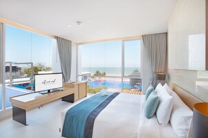 One-Bedroom Seaview Suite Private Pool | Minibar, in-room safe, desk, iron/ironing board